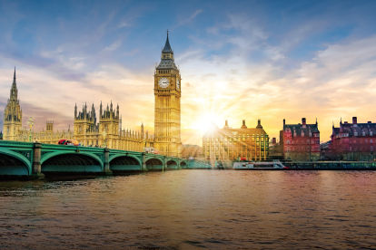 Fly to/from London Gatwick Airport and Grab Bonus Miles!